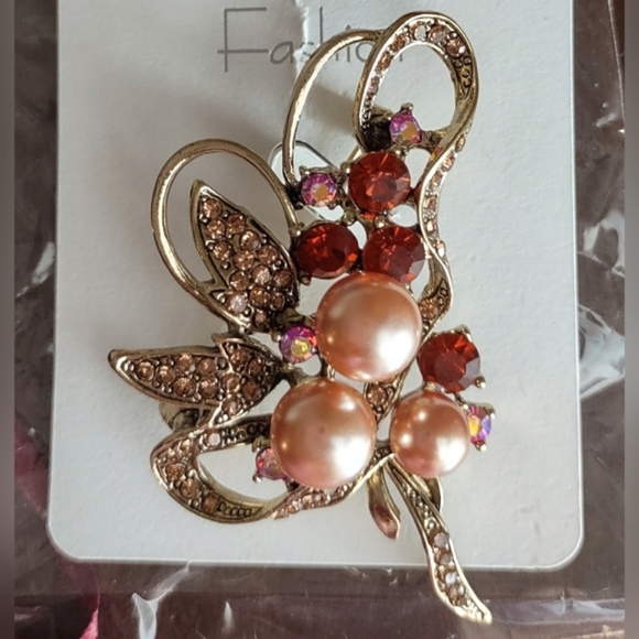 Petals & Peach Pearls Brooch - Picture 7 of 10